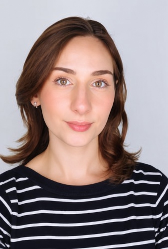 Headshot Anna Vujadinovic